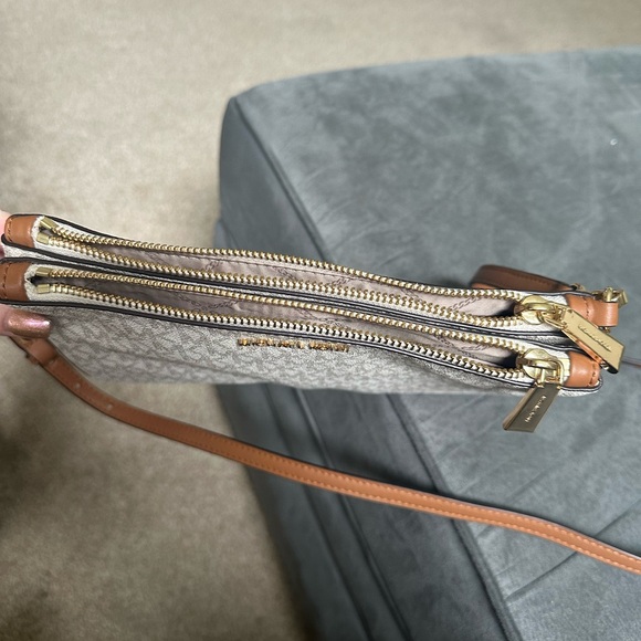 Monogram MK crossbody bag - Picture 4 of 10